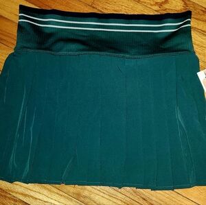 NWT Athletic Skort Green
